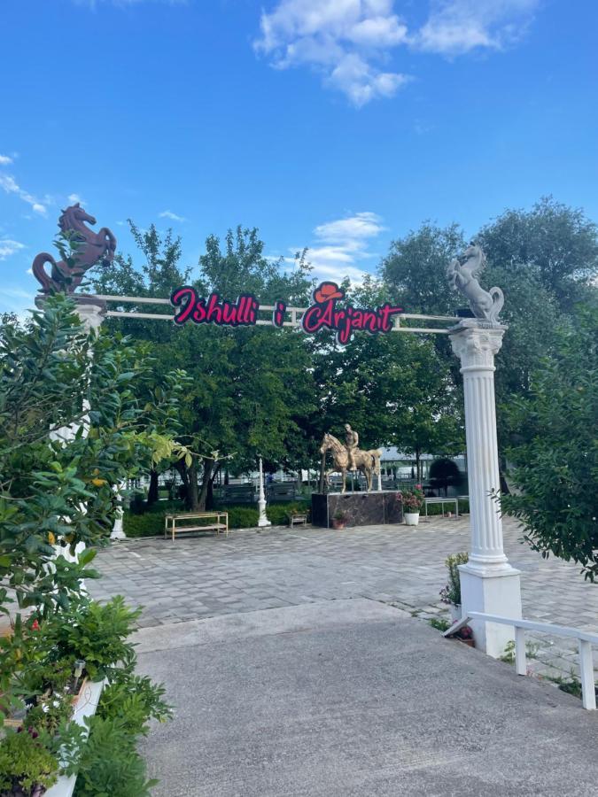 Hotel Fantazia Bahçallëk Buitenkant foto
