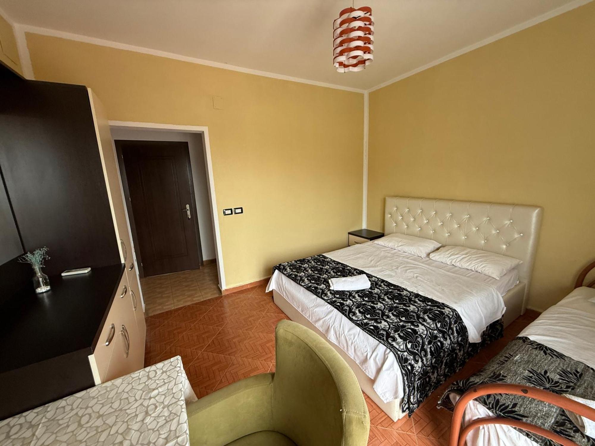 Hotel Fantazia Bahçallëk Buitenkant foto