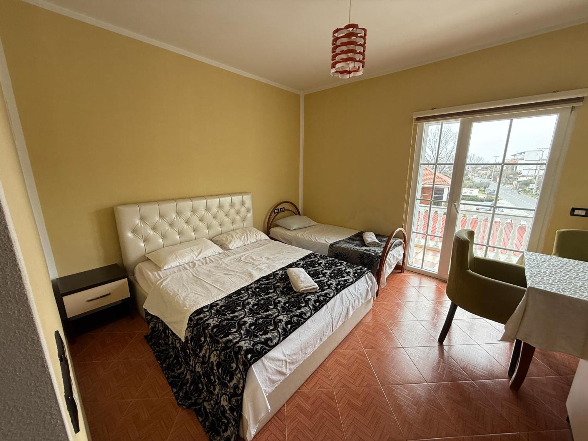 Hotel Fantazia Bahçallëk Buitenkant foto